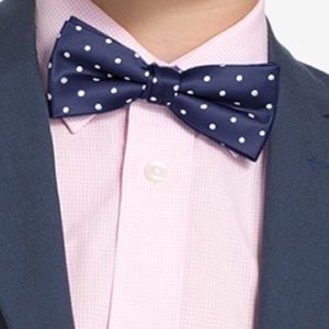 Navy blue white polka sit bow tie.